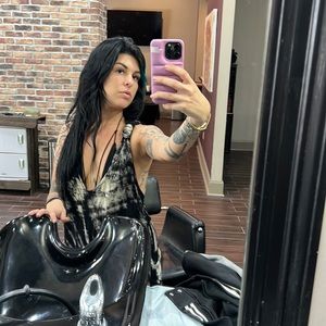 Meet your seller ! I’m dani :P